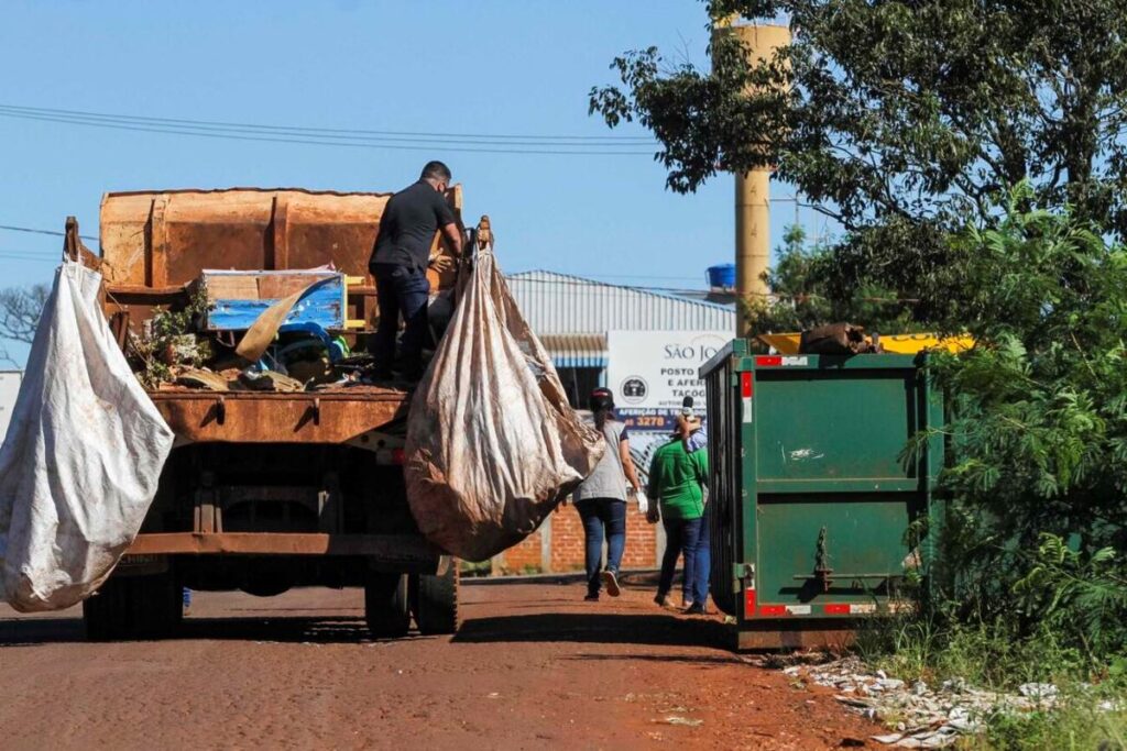 Toledo redobra cuidados com a dengue com Ecoponto Itinerante no Fachini