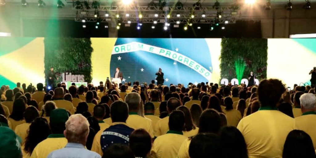 Encontro de lideranças rurais reúne 4 mil produtores paranaenses