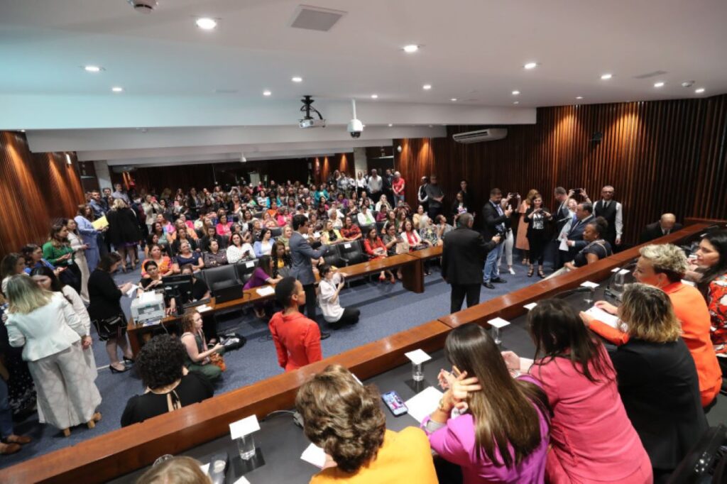 Assembleia Legislativa recebe 1º Encontro de Prefeitas e Vereadoras do Paraná