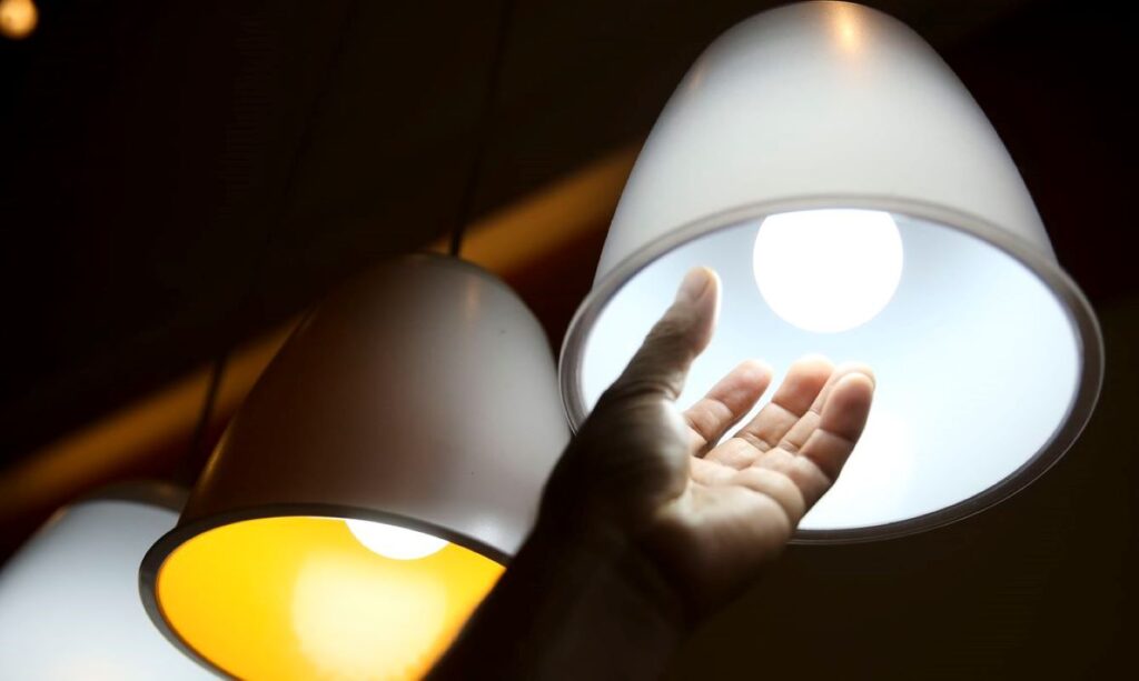 Consumidor poderá escolher de quem comprar a energia elétrica, se o marco do setor elétrico for aprovado