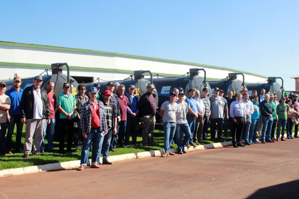 Prefeitura de Toledo entrega R$ 700 mil em equipamentos para produtores rurais