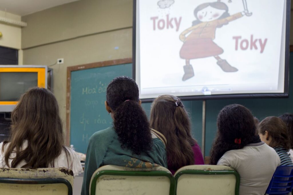 Educação na fronteira deve considerar a diversidade cultural e linguística de alunos imigrantes