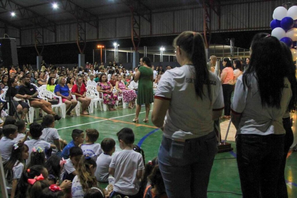 Comunidade escolar conhece futuras instalações da Alberto Santos Dumont