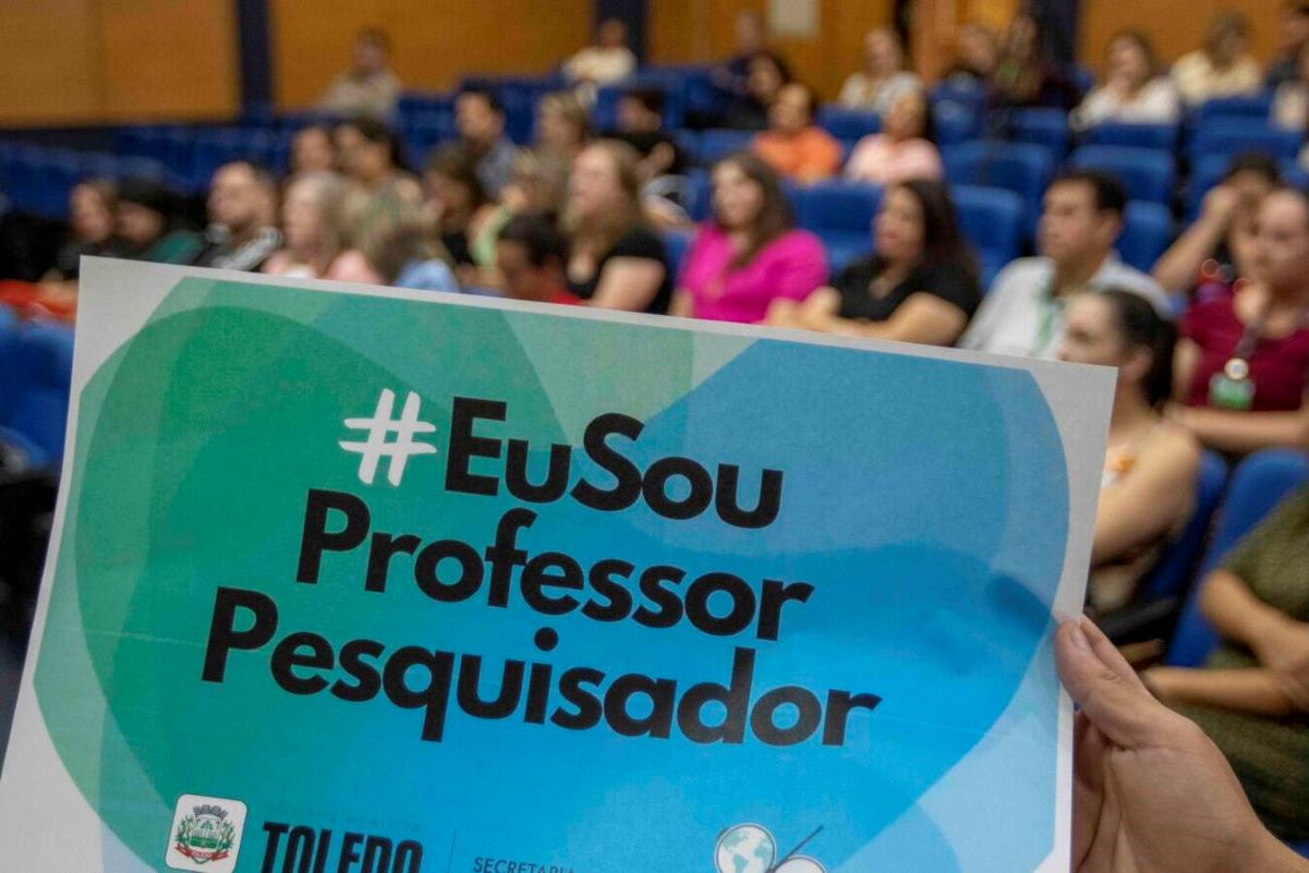 Com entrega de 20 bolsas, Educação lança, em Toledo, o programa Professor Pesquisador