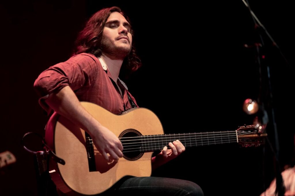 Natal de Águas e Luzes: Gabriel Sater fará show gratuito em Foz do Iguaçu em dezembro