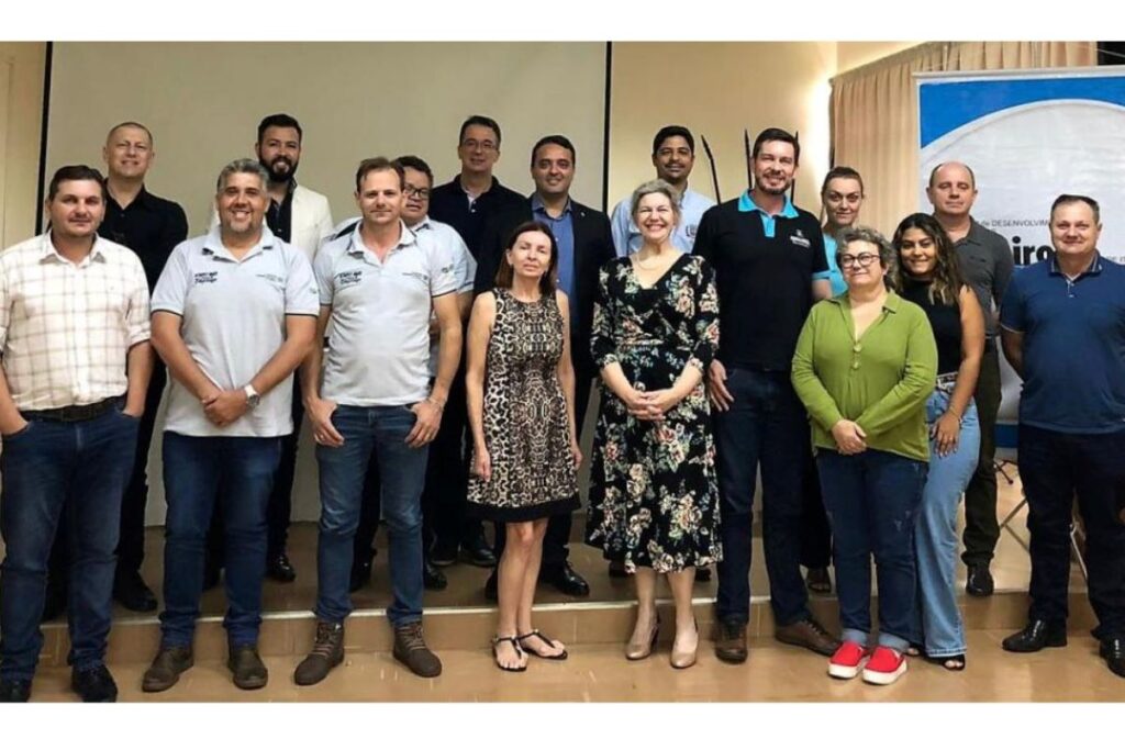 Em final de safra, produção de mel aumenta na região Oeste do Paraná