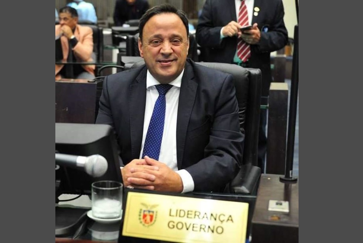 Deputado Hussein Bakri, Líder do Governo, parabeniza Toledo