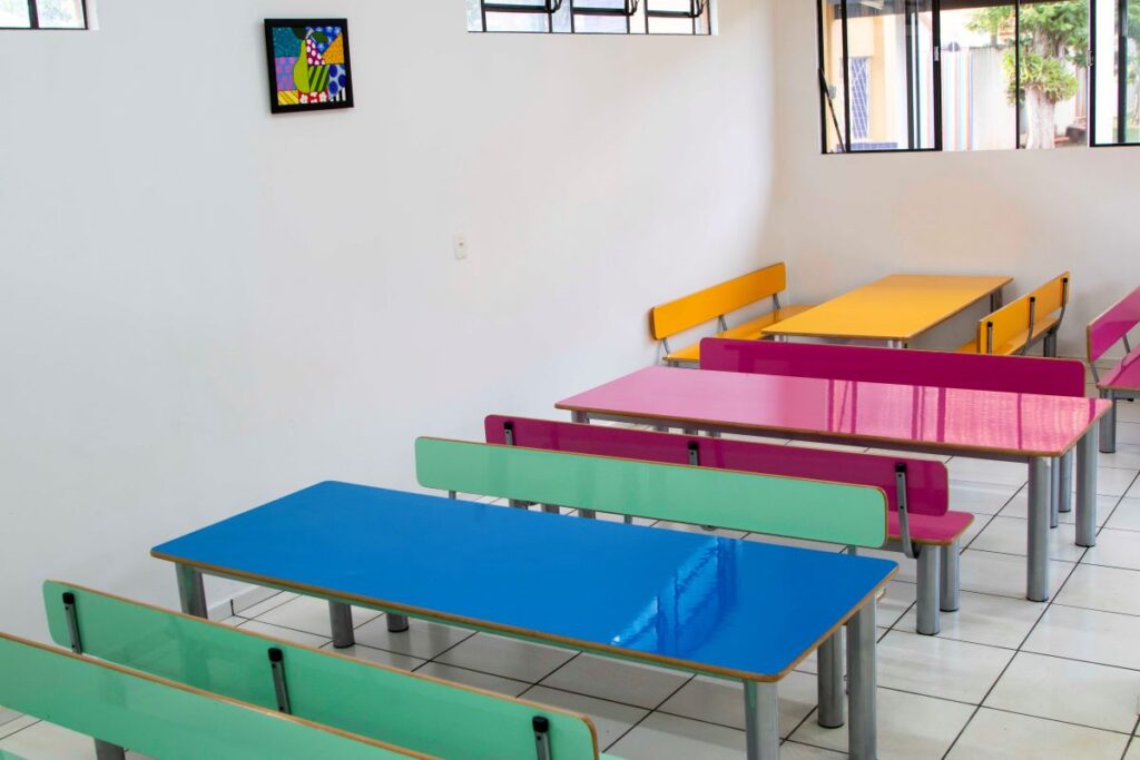 Investimentos em equipamentos dão cara nova a escolas e Cmeis de Toledo