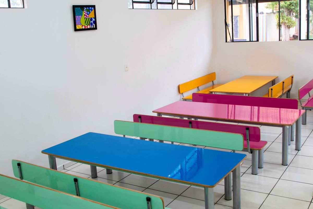 Investimentos em equipamentos dão cara nova a escolas e Cmeis de Toledo