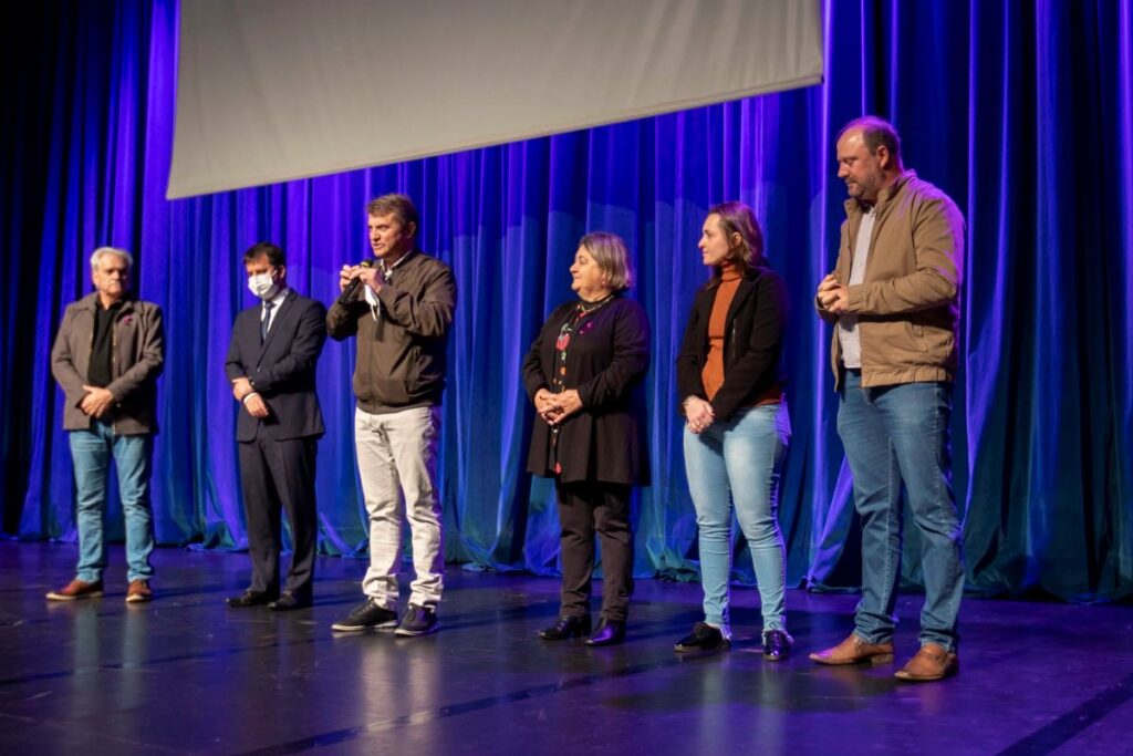 Evento no Teatro Municipal encerra atividades do Junho Violeta em Toledo