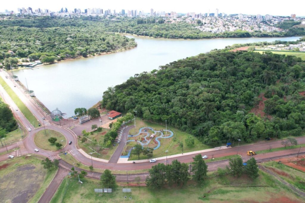 Sanepar instala tubulação para desassoreamento do Lago Municipal de Cascavel