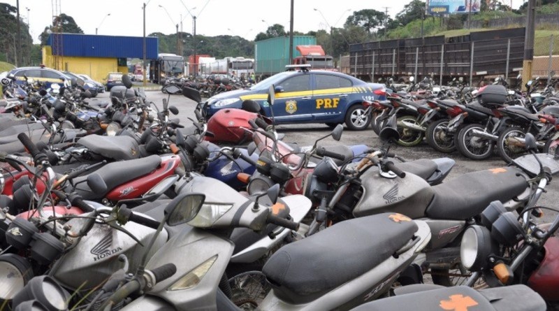 PRF suspende leilão de veículos no Paraná