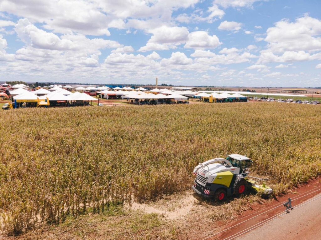 Colhedora autônoma é apresentada em Dia de Campo da C.Vale