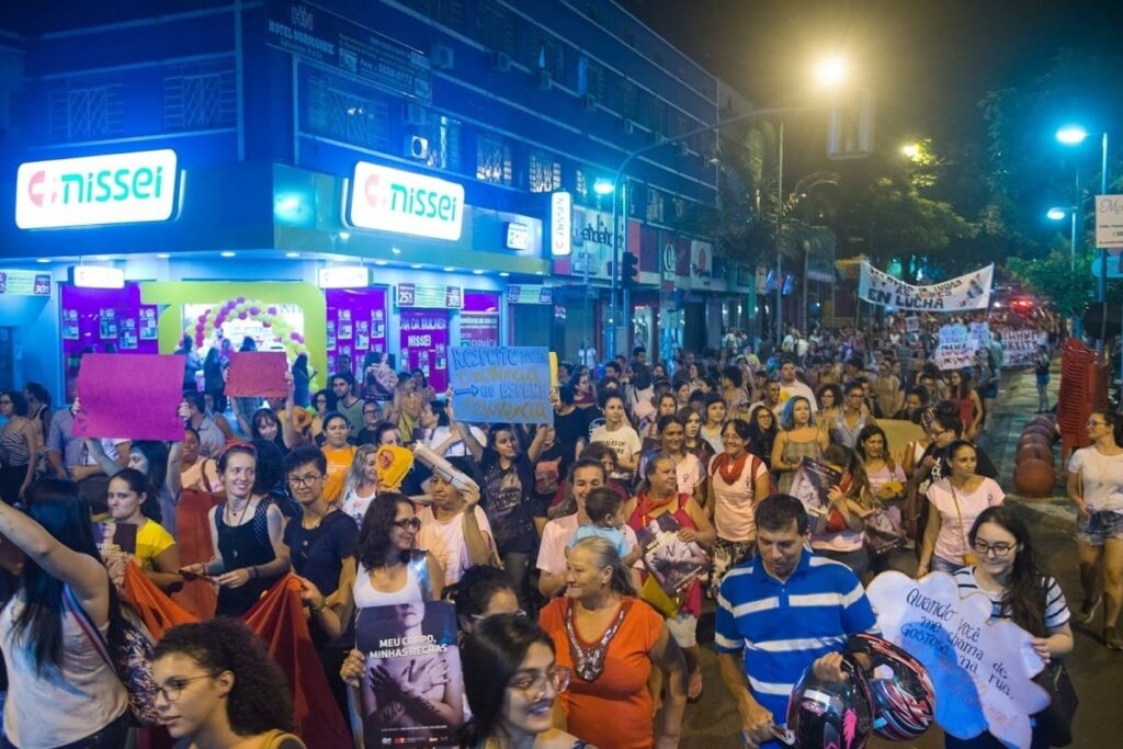 Marcha em Foz do Iguaçu marca o Dia Internacional da Mulher