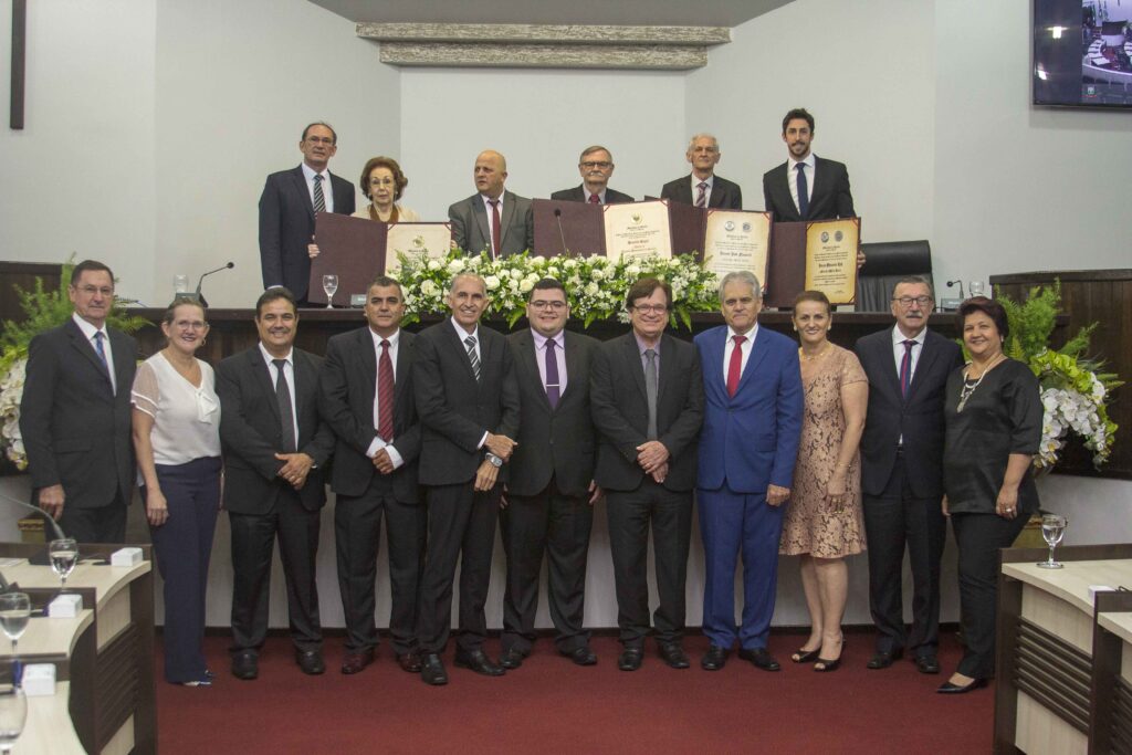 Títulos de Cidadania Honorária e Medalha Willy Barth são entregues pela Prefeitura e Câmara Municipal