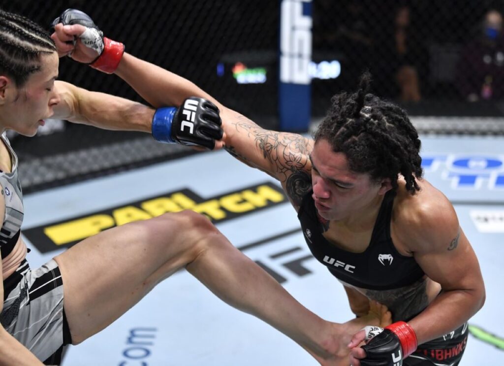 Que chute! Nocaute dá nova vitória a toledana Melissa Gatto no UFC