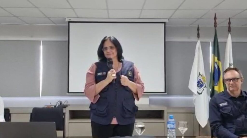 Em Cascavel, ministra Damares entrega veículos para Conselhos Tutelares da região