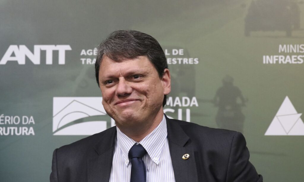Brasil está comprometido com equilíbrio financeiro, diz ministro