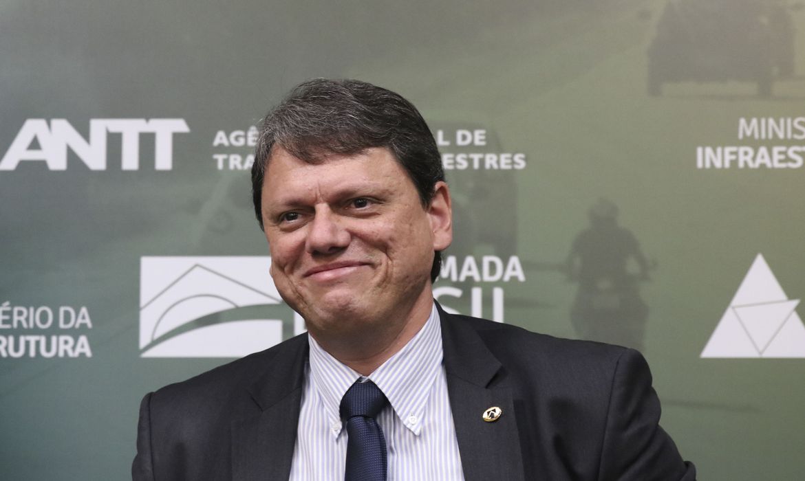 Brasil está comprometido com equilíbrio financeiro, diz ministro