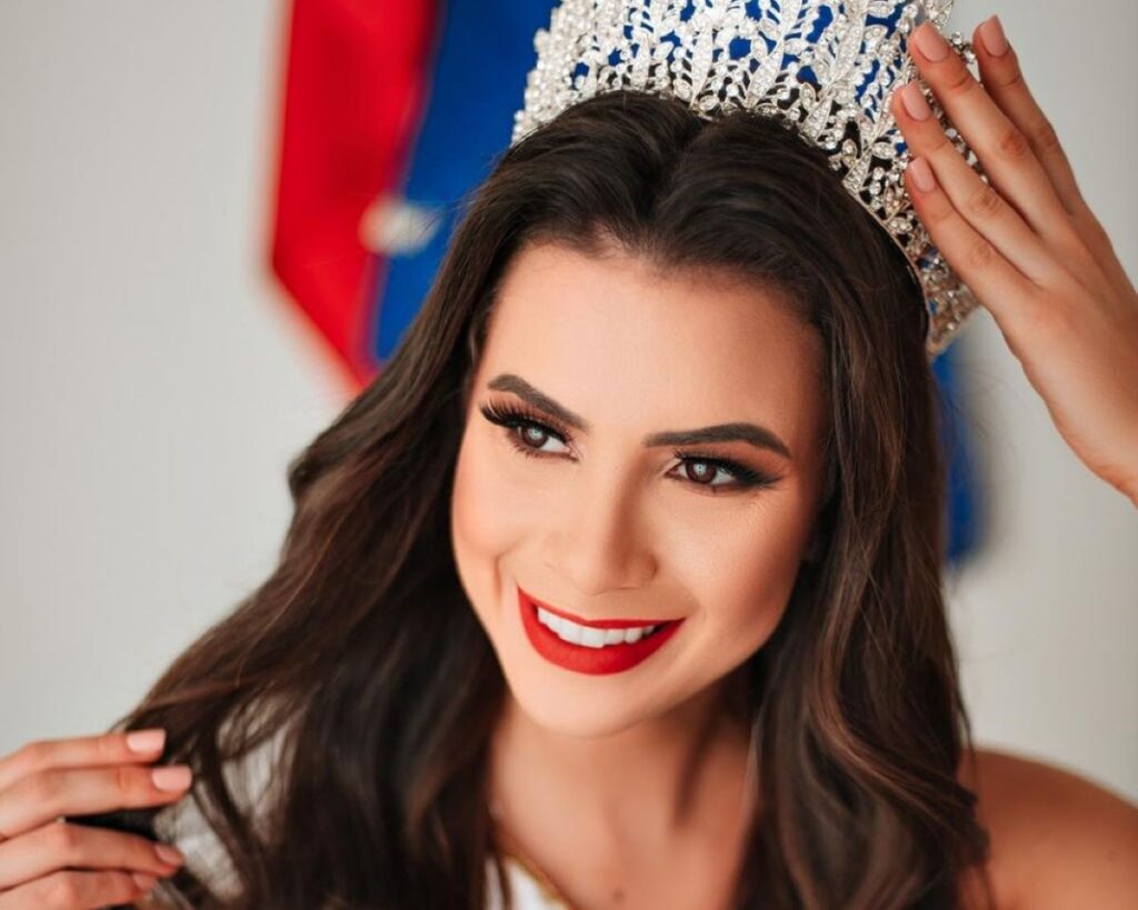 Miss Quatro Pontes Stéfani Lippert irá concorrer ao Miss Universo Paraná 2023
