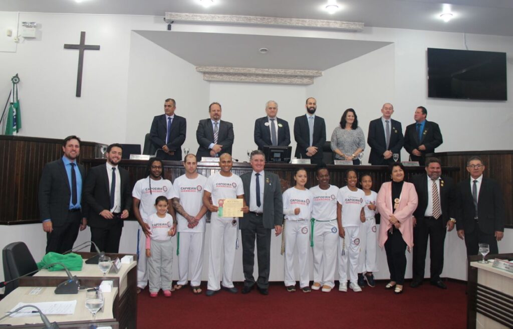 Guerreiros na Escola: Projeto de capoeira recebe moção de aplausos na Câmara de Toledo