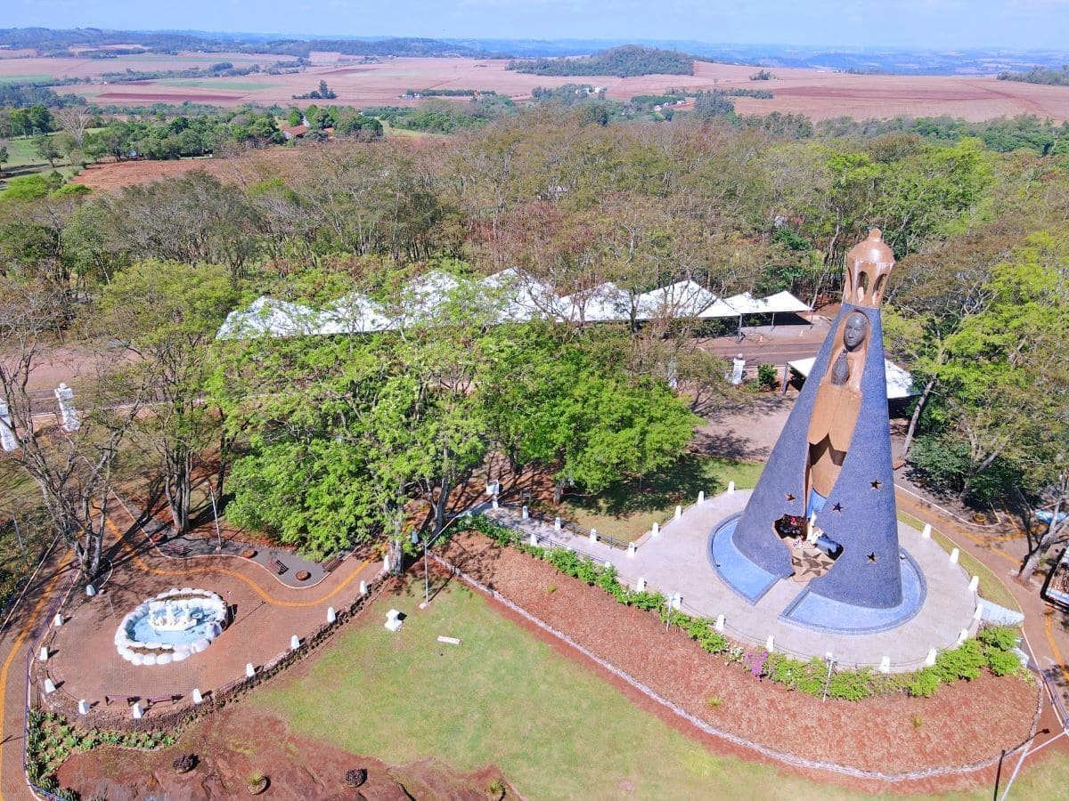 Itaipulândia: Monumento de Nossa Senhora Aparecida espera 50 mil turistas na Semana da Padroeira