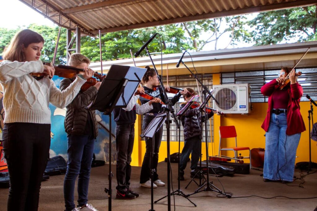 Em Toledo, concerto didático de violino dá início ao projeto “Música nas Escolas”