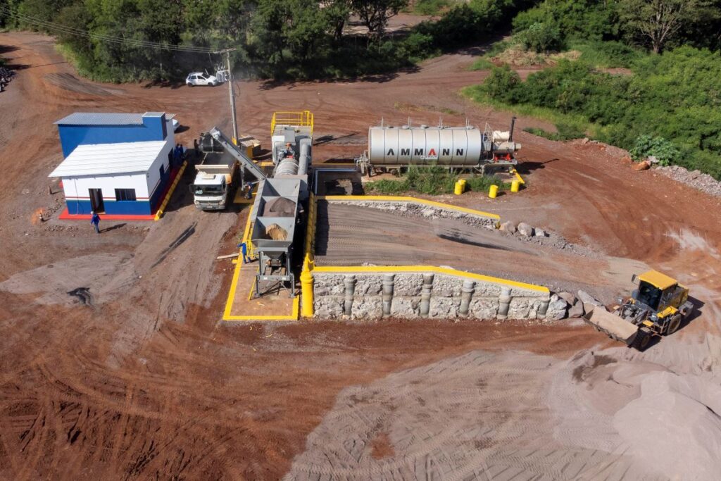 Emdur entrega usina com capacidade de produzir 100 toneladas de asfalto por hora