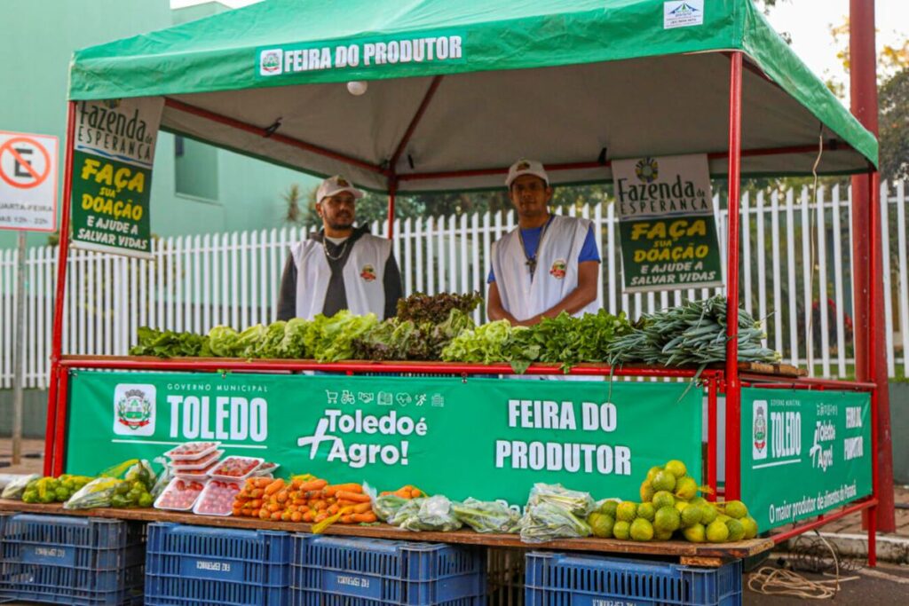 Ato marcou a entrega das novas barracas da Feira do Produtor de Toledo