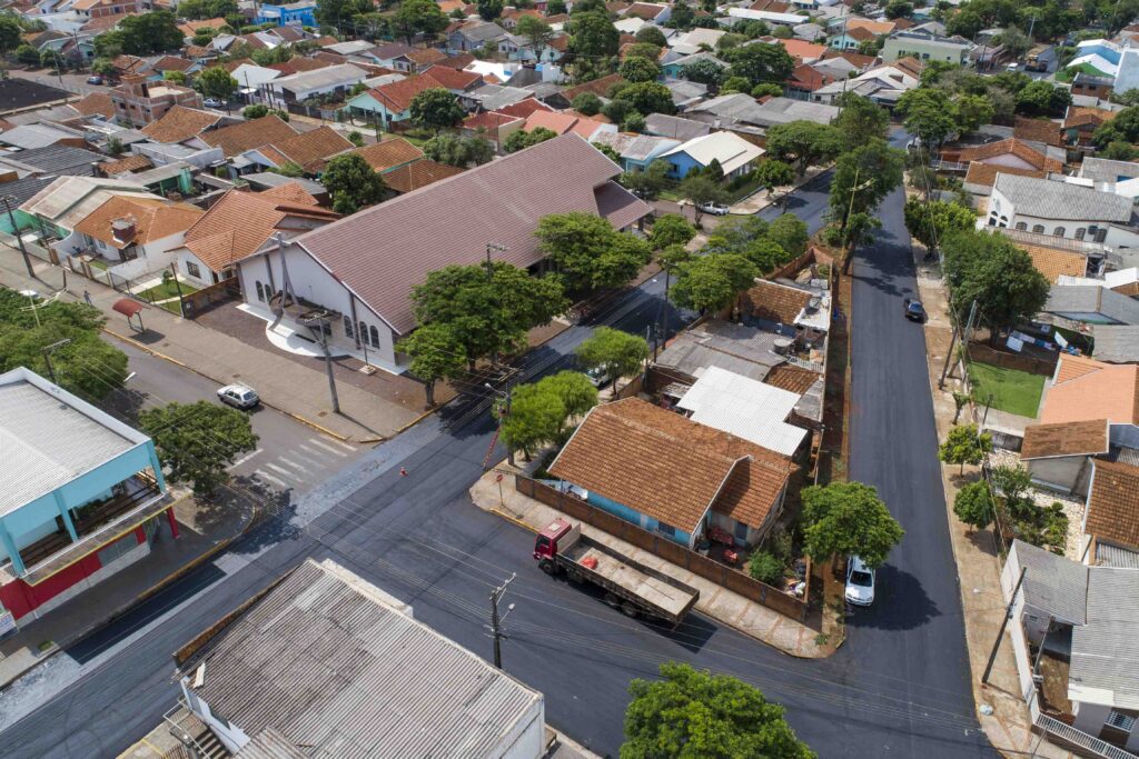 42 ruas do bairro Boa Esperança ganham recape asfáltico