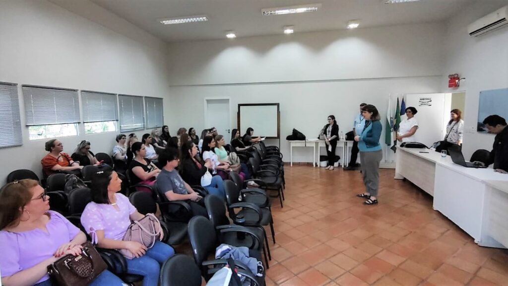 Oficina de contação de histórias visa despertar interesse pela literatura no Oeste do Paraná