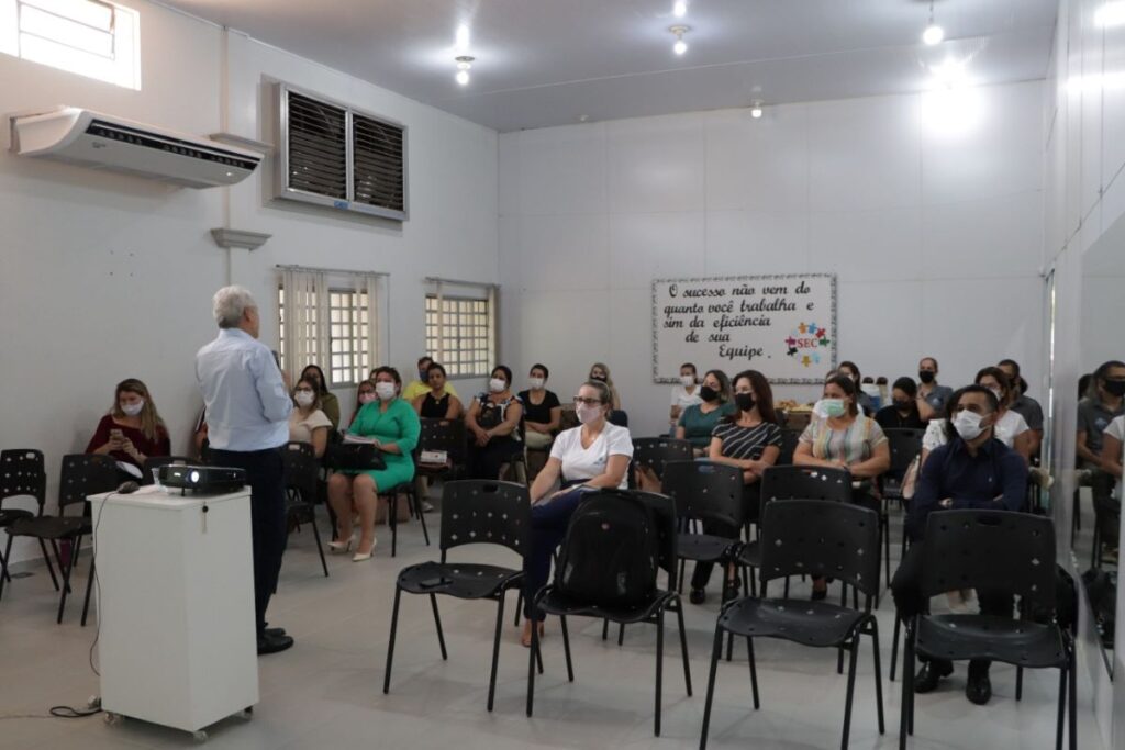 FUNDEB: Palestra reúne representantes de vários municípios em Assis Chateaubriand