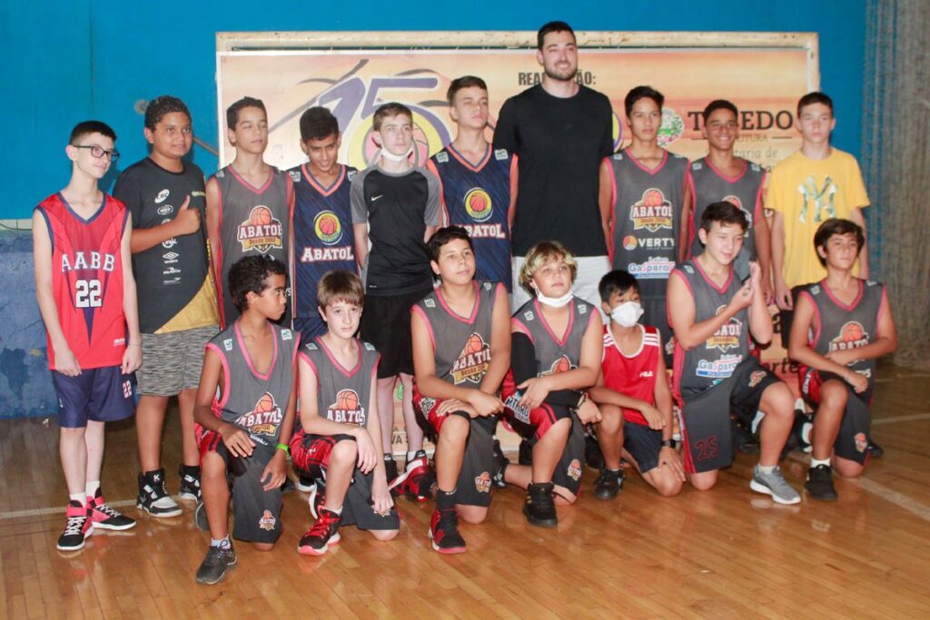 Toledano que brilhou no basquete europeu ministra palestra para alunos da Abatol