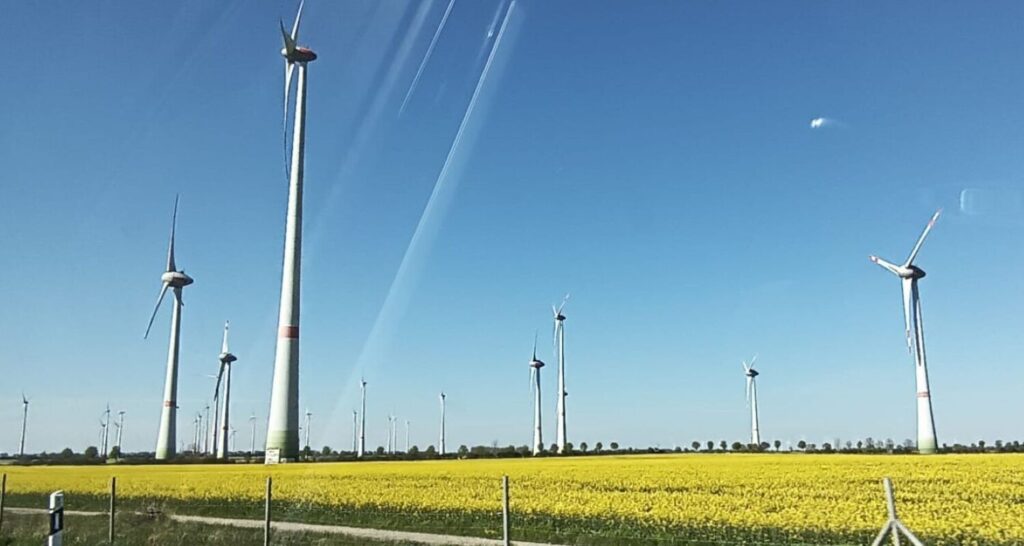 Região de Toledo terá parque eólico com 40 torres; investimentos estrangeiros em energia verde deve se aproximar de R$ 2 bi