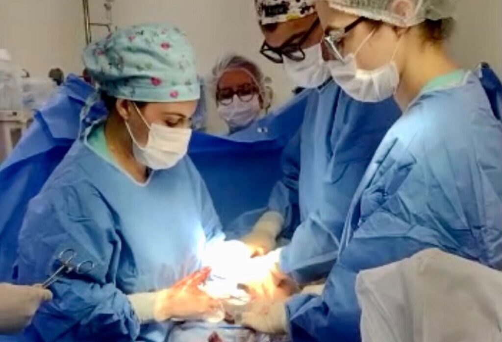 Maria Vitória, Gabriel, Rafael e Samuel: HUOP de Cascavel realiza parto de quadrigêmeos