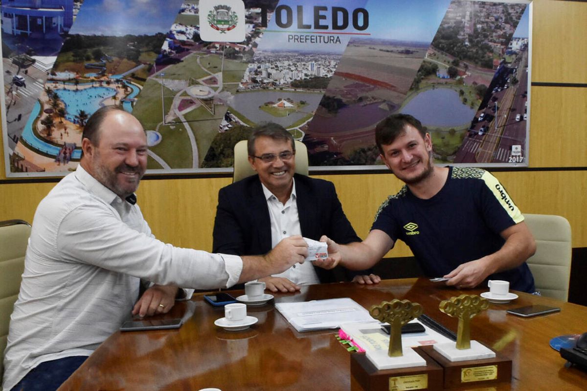 Toledo Futsal recebe o Passe Atleta como incentivo aos jogadores
