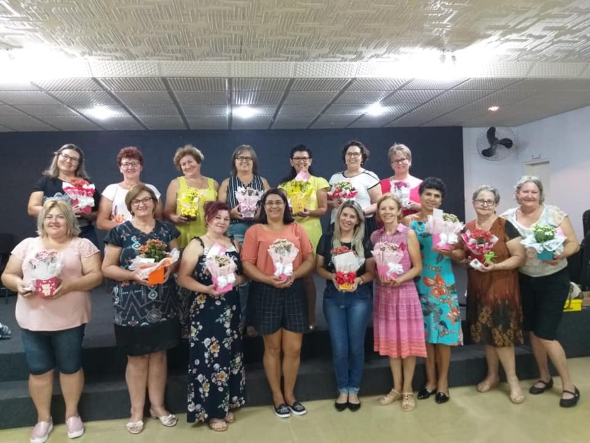 Coral Encanto de Viver busca contribuições para o Bazar Rosa Solidário