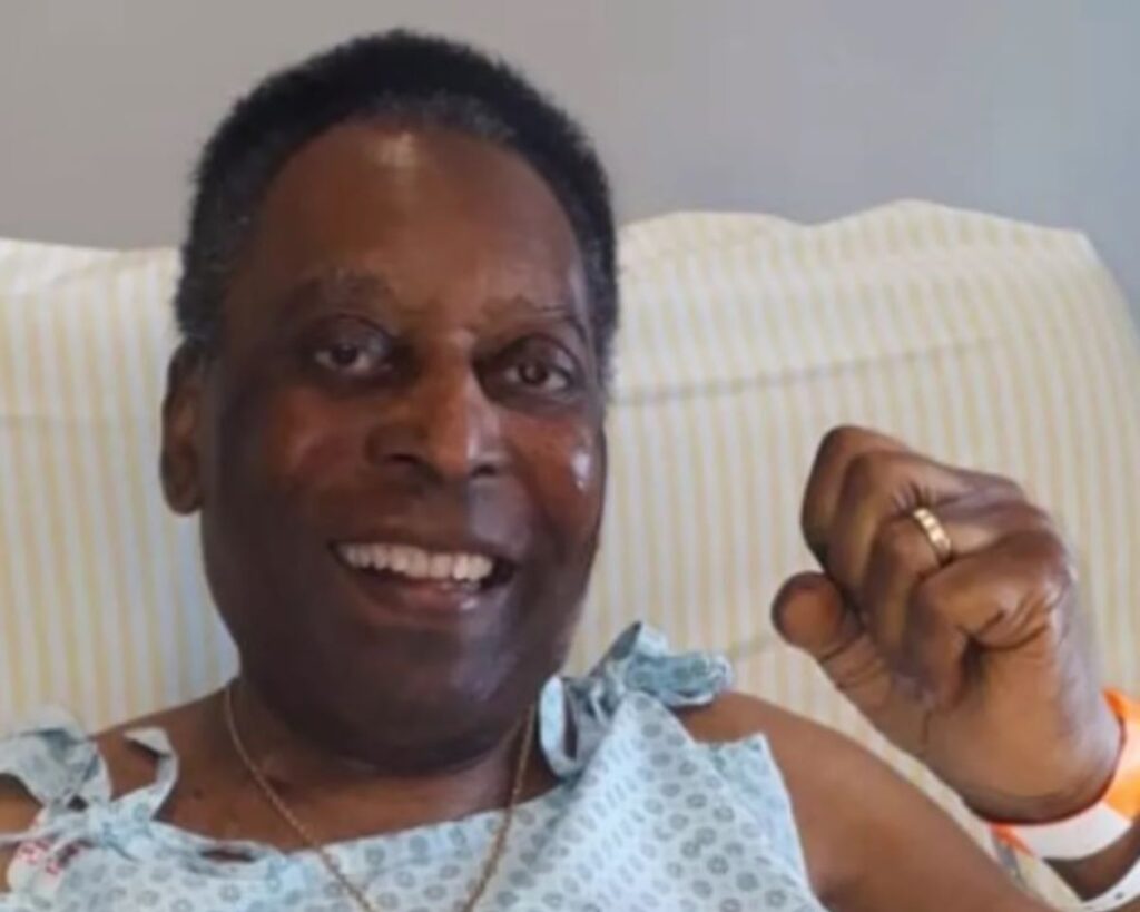 Pelé recebe alta do hospital Albert Einstein