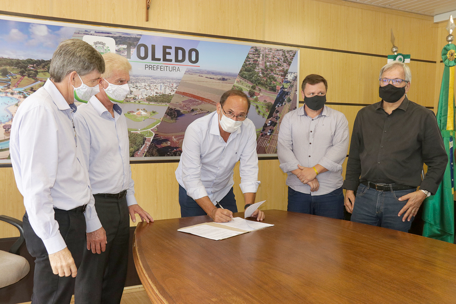 Prefeitura de Toledo e Sicredi Progresso firmam acordo de permuta de áreas