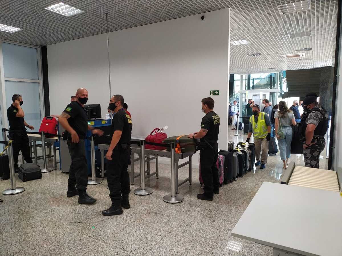 Três pessoas são presas por contrabando no Aeroporto de Cascavel