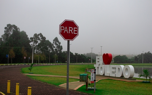 Parque do Povo: Secretaria de Segurança e Trânsito substitui placas de sinalização