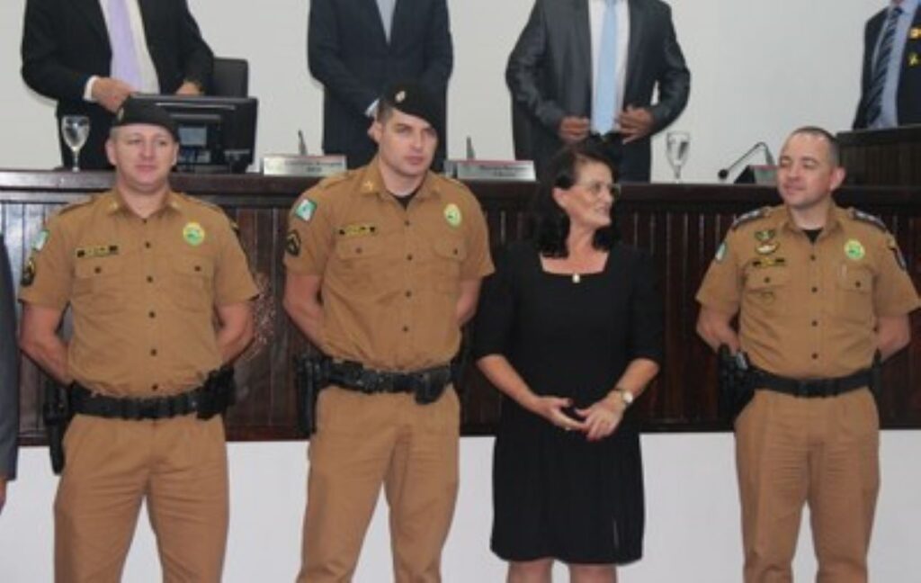 HERÓIS: Policiais que salvaram casal e contiveram incêndio são homenageados na Câmara de Toledo