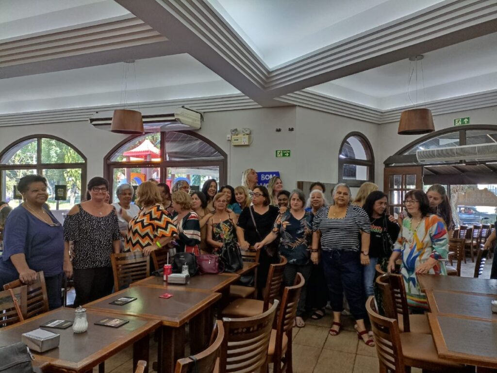 Amizade e saudades marcam o encontro das policiais penais aposentadas do Paraná