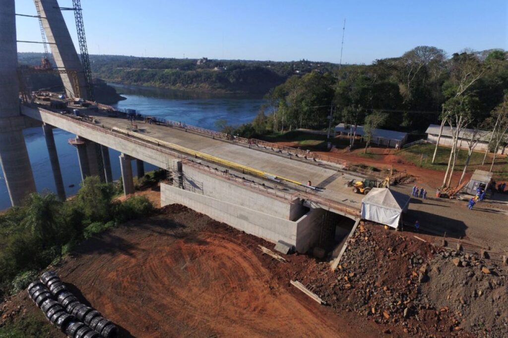 Obras da Ponte da Integração Brasil-Paraguai estão 70% concluídas