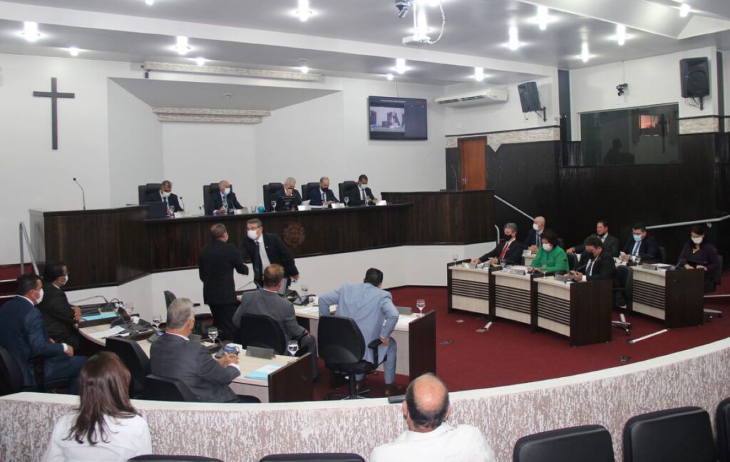 Prefeito fala à Câmara na abertura do ano legislativo e expõe projetos e ações