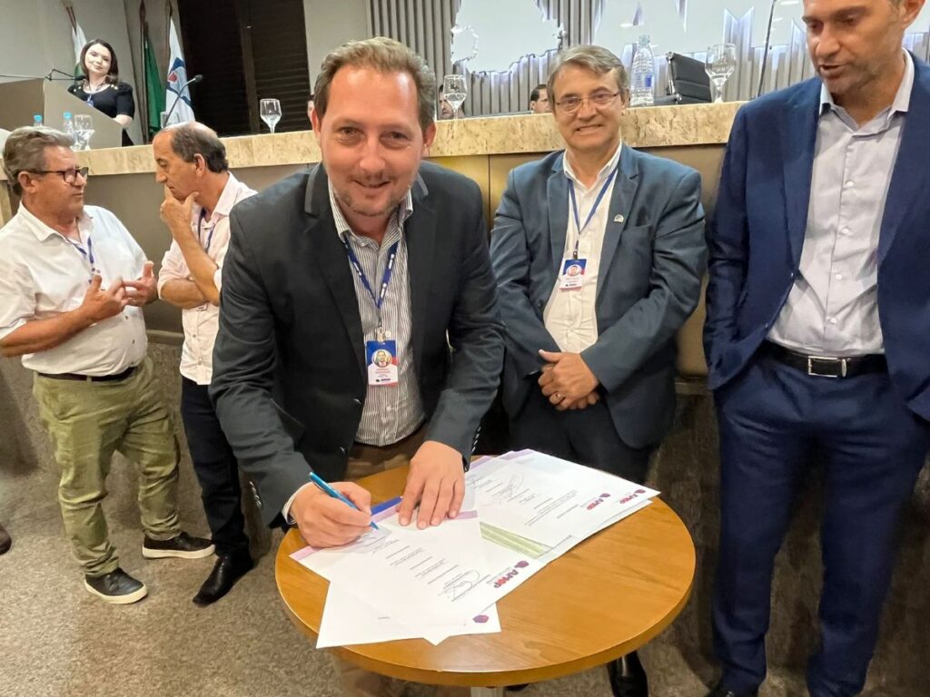 Prefeito de Maripá assume Departamento de Turismo em nova diretoria da AMOP