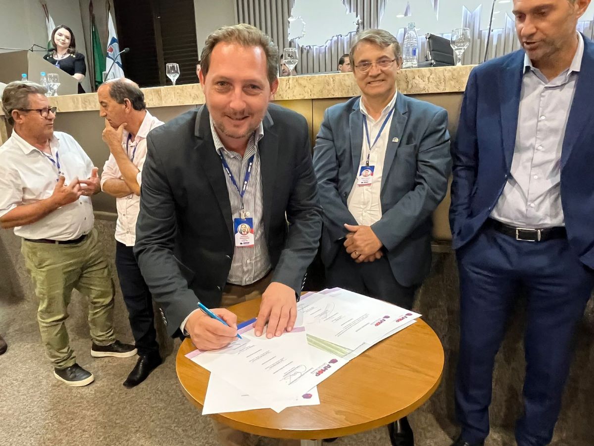 Prefeito de Maripá assume Departamento de Turismo em nova diretoria da AMOP