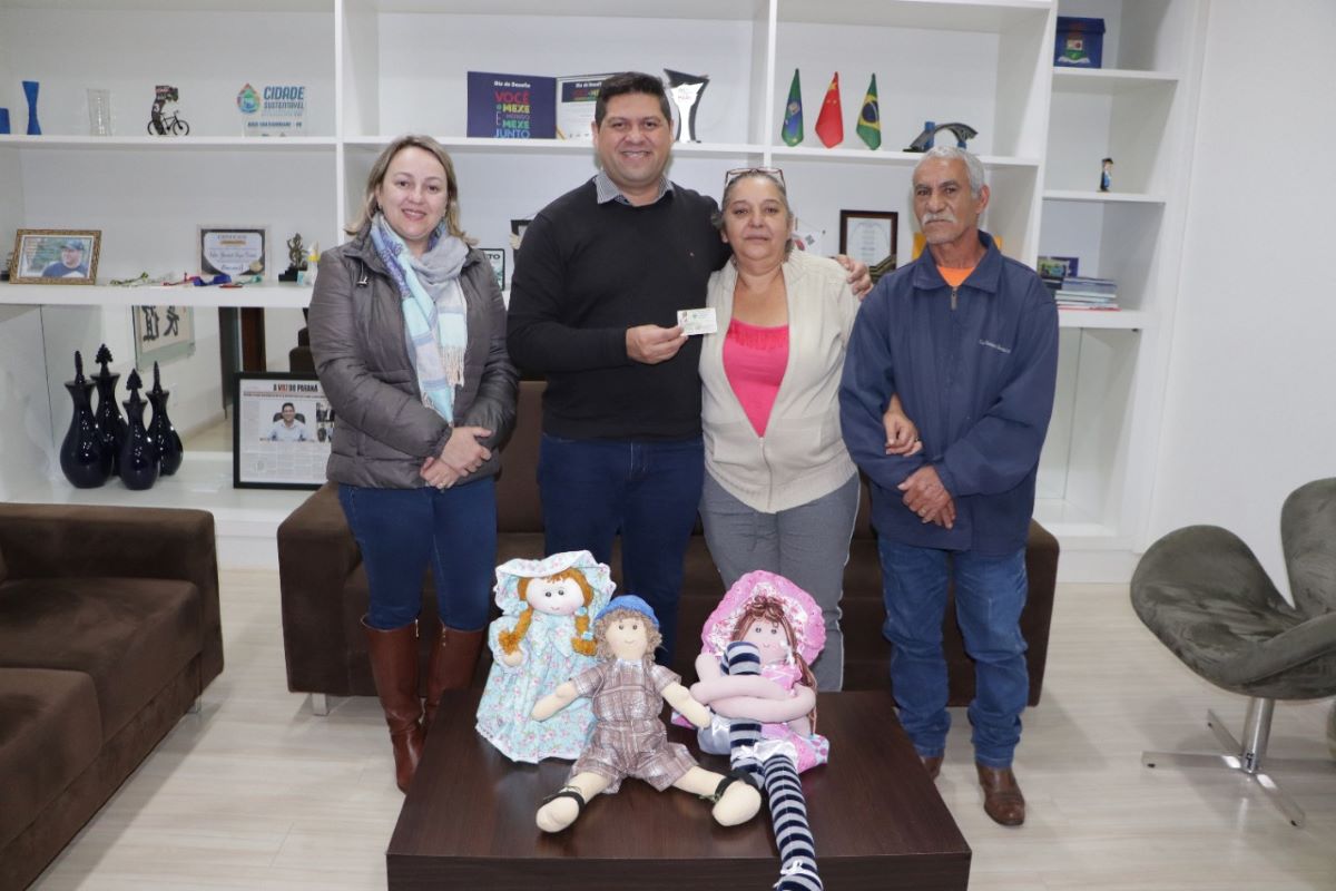 Primeira chateaubriandense a ter Carteira Nacional de Artesã poderá expor seus produtos até no exterior