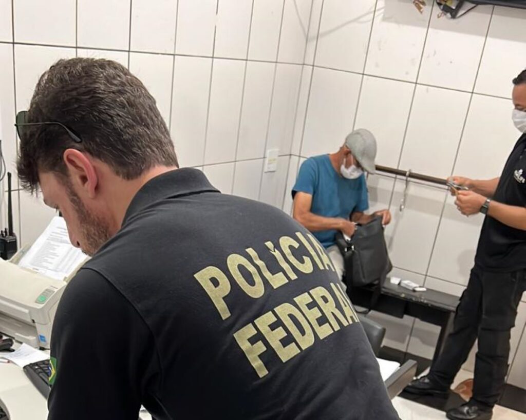 Foragido com condenação por estupro é preso pela PF ao desembarcar no Aeroporto de Cascavel