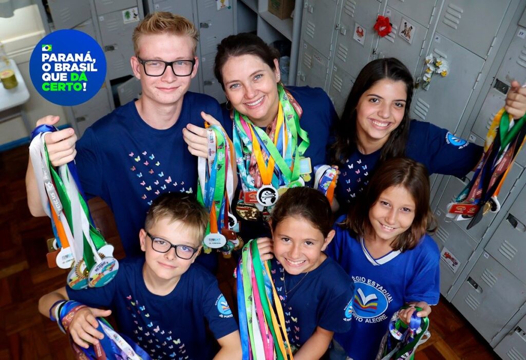 Caderninho de Matemática criado por professora do Paraná facilita a vida de alunos de todo o Brasil
